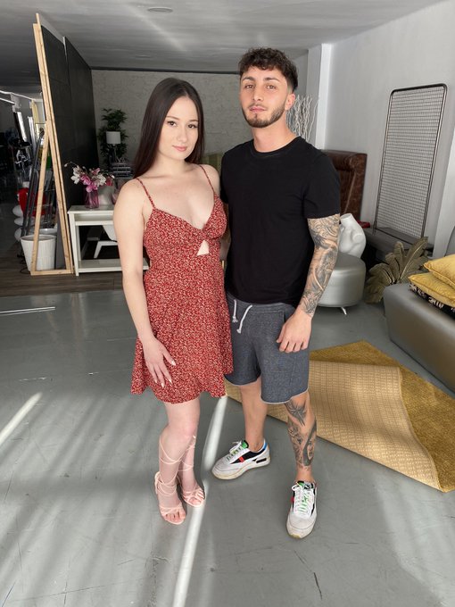 Grabando para @VRLatinas con @kkeniaqueen 🥰🔥 https://t.co/zaZ5DqX28v<a class="tags" href="/tag/vrlatinas">@vrlatinas</a><a class="tags" href="/tag/kkeniaqueen">@kkeniaqueen</a>