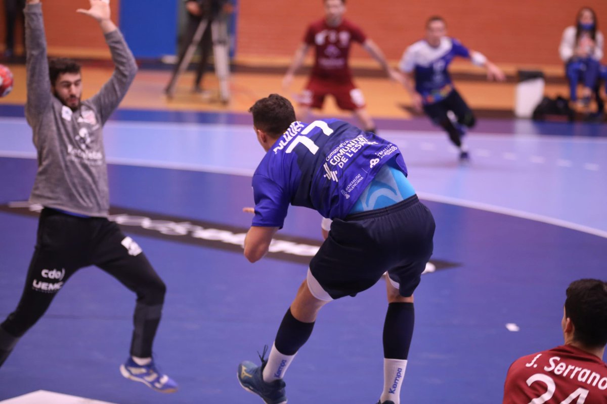 atlvalladolid's tweet photo. ⏱️ Descanso
⭕ 24-16
⚔️@bmbenidorm 🆚 Recoletas Atlético Valladolid
#⃣ #BENATV #GladiadoresAzules #LiveASOBAL https://t.co/K1XHZe3Hps