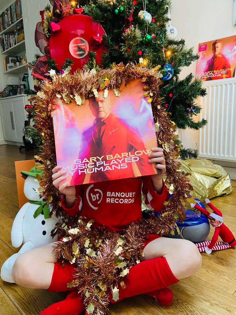Adelenutt's tweet photo. Love live music @BanquetRecords but best #LiveInYourLivingRoom with a Christmas @GaryBarlow #MPBH Go Kingston Town! 🙌⚽️🎹🎙⭐️ https://t.co/KduGAZdRvY