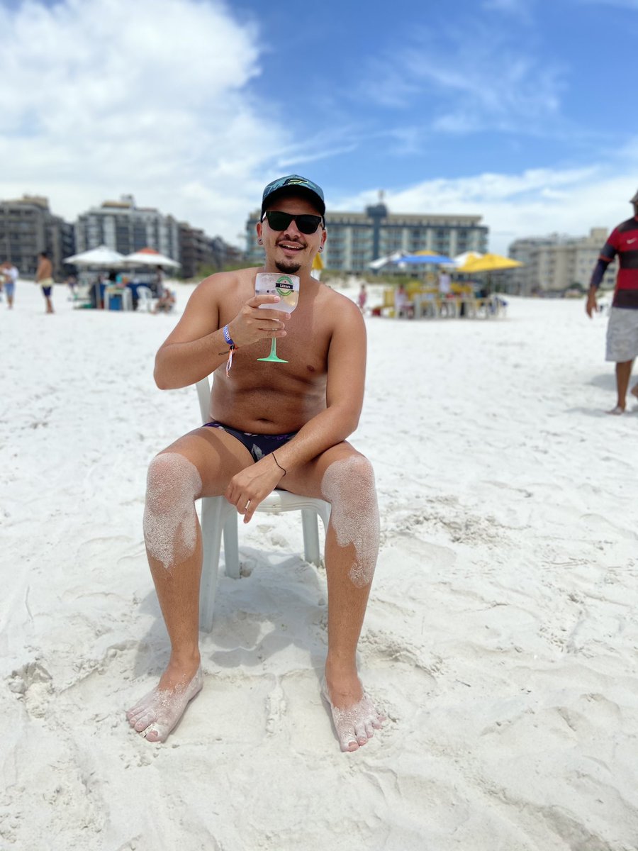 AckesLazaro's tweet photo. Onde eu queria está agora.
#praia #verao #cabofrio #fofinho #ursinho #ursosdobrasil #gay #verao https://t.co/nZdKOhZ4Xt