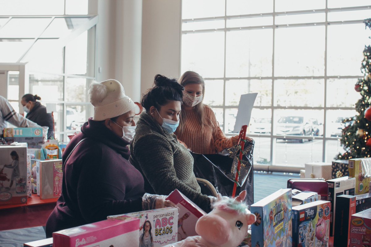 wavegreatneck's tweet photo. Our @wavecitycare Christmas Extravaganza was a blast! THANK YOU to all who donated gifts and volunteered. Because of your generosity, so many kids are going to unwrap gifts on Christmas morning who otherwise couldn’t! #wavechurch https://t.co/EHevdfs76u