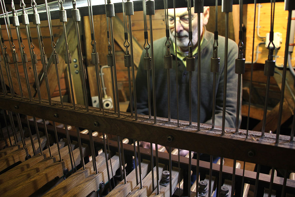 #Beiaardier Johan van Oeveren: ‘Als beiaardier heb je het grootste onzichtbare publiek’ => kerkinzoetermeer.nl/hoofdartikel.p…. Het carillon bovenin de toren van de Oude #Kerk in #Zoetermeer heeft als opvolger van Gijsbert Kok een nieuwe bespeler in de persoon van Johan van Oeveren.