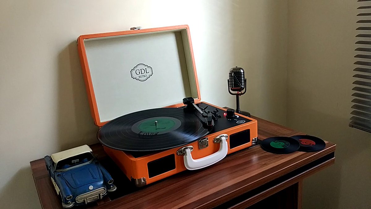 YILBAŞINA ÖZEL 
4 kişiye Adamlar albümü ve Plak Çalar hediye etmek istiyoruz

Yapmanız gerekenler ; Bizi takip edip istediğiniz plak çaların rengini yoruma yazmanız