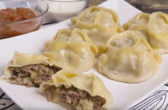 Узбекские манты с картошкой. Манты с мясом и картошкой. Мясо для мантов. Как сделать мясо в мантах сочным. Манты с мясом и картошкой.