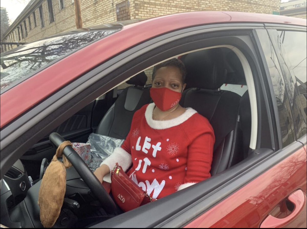 ChicagoDeltas's tweet photo. #ServiceInOurHeart: Today, we “care-a-van’d” decorated cars to deliver 100s of holiday gifts to families at @theCHAtweets homes. #CACAngels bought gifts from families’ Christmas wish lists and 😷 to deliver them. #ChicagoDeltas #OneCAC
#WentworthGardens #ParkLawnCILA https://t.co/LVY55DB9nc