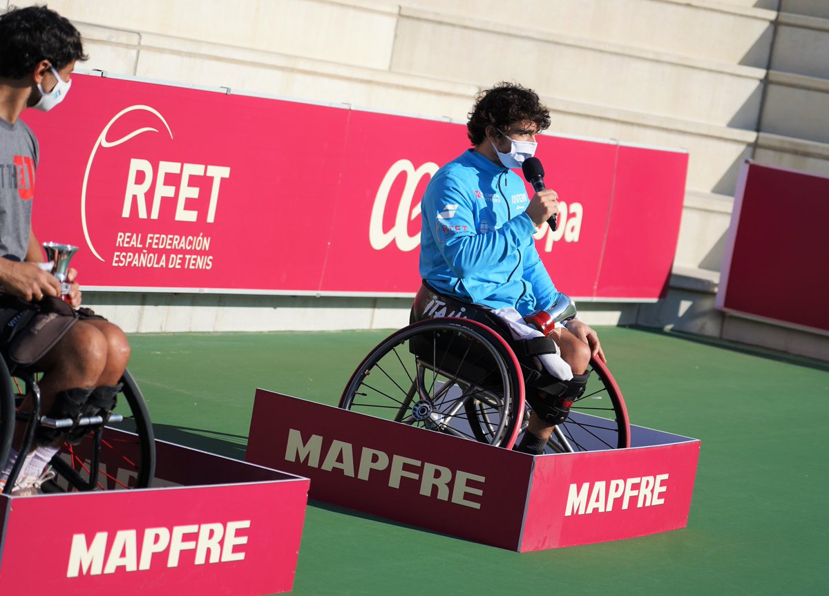 Campeón de España 🏆

Enhorabuena a la <a href="/RFETenis/">Tenis España</a> y a la <a href="/rnadalacademy/">Rafa Nadal Academy</a> por la organización de este torneo, gracias por el cariño esta semana.

Y, ahora, ¡a disfrutar de las navidades, hombre!😉

#ValeLaPierna 

➡️ instagram.com/p/CI_cBZJqUXs/…

📸 Nuria Ormeño y <a href="/rnadalacademy/">Rafa Nadal Academy</a>.
