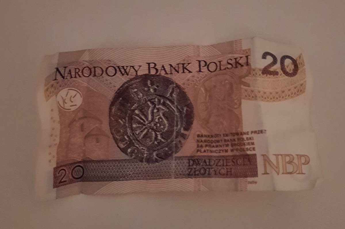 magdaleaa44's tweet photo. robilam przeglad szafy i z jednych ze spodni wypadlo mi 20 zloty 👁👄👁
rt for good luck czy cis w tym stylu https://t.co/EontL3DvPr