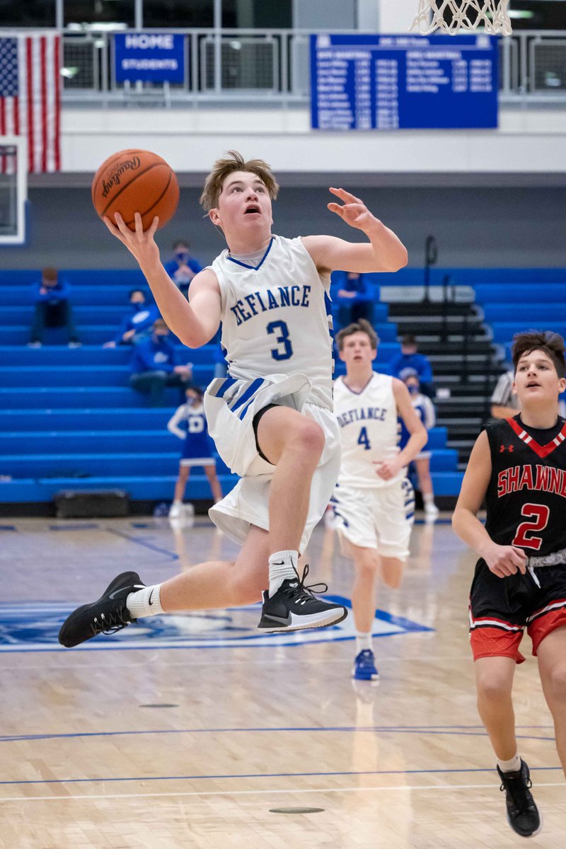 What every photographer wants - good action and no arms, hands, or basketball in front of the player's face.