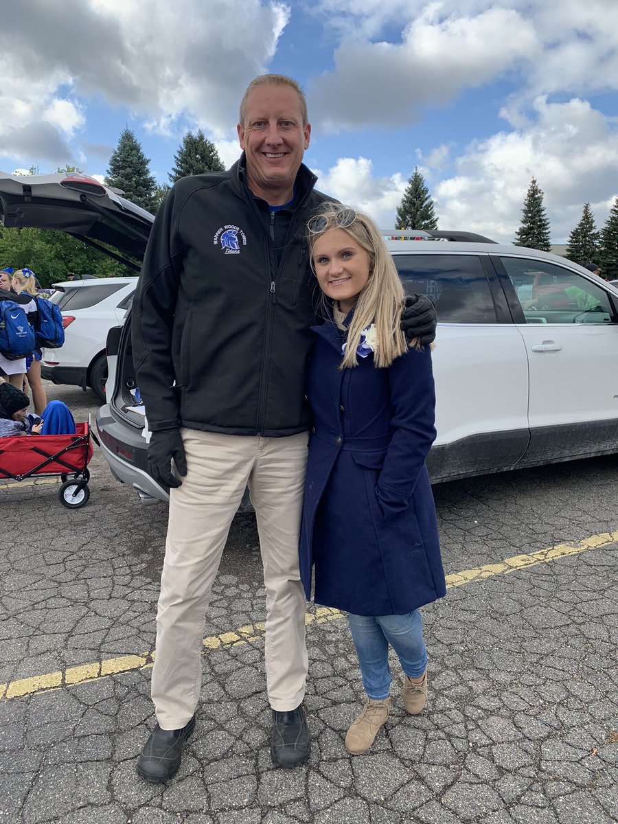 karaasanderss's tweet photo. happy birthday @WWTPrincipal thank you for all of your hard work! Very thankful to have a principal like you!!🥳🥳 https://t.co/IO4NskhBk8