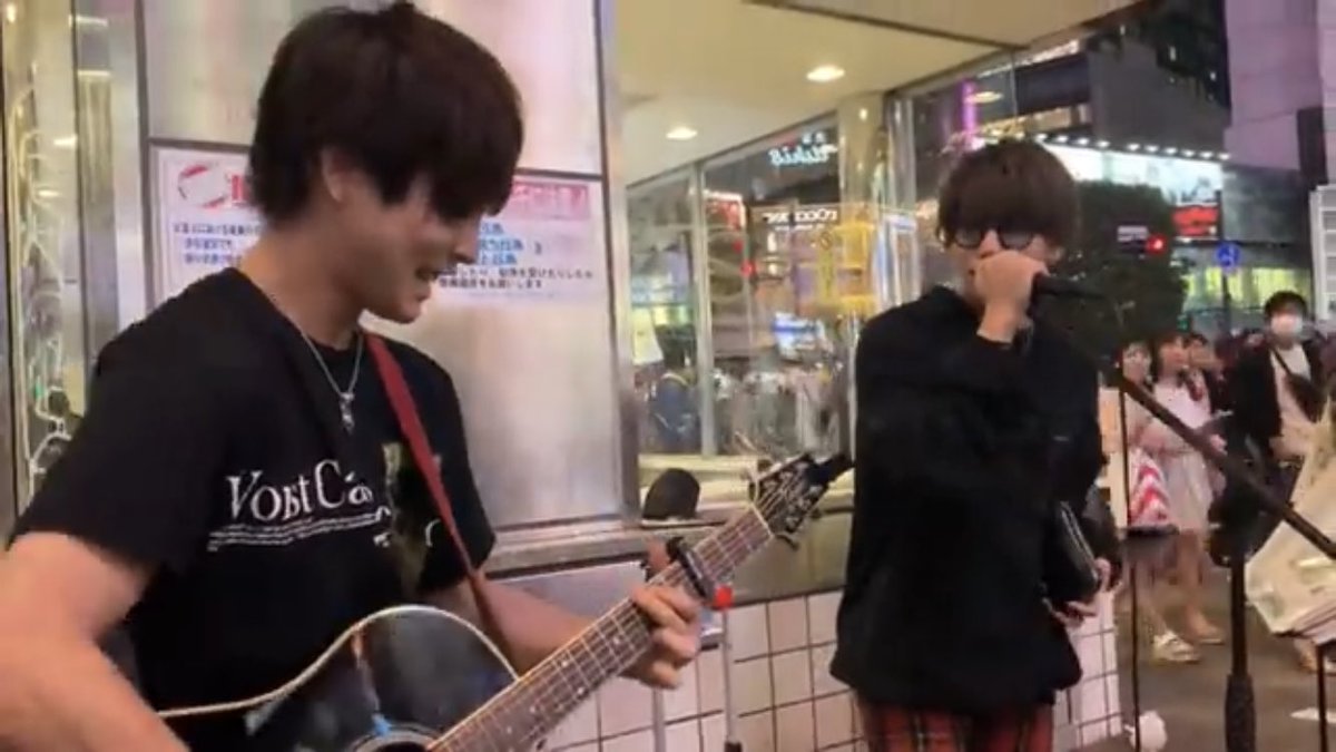 たこやき班長 ドライフラワー ワンオクのtaka の 弟 マイファスのhiro のコピーで路上ライブしてた 優里 その路上ライブに乱入したhiro Hiroがさいたまスーパーアリーナのステージに優里を上げて 翌年に関係無いところから ドライフラワーが大ヒット