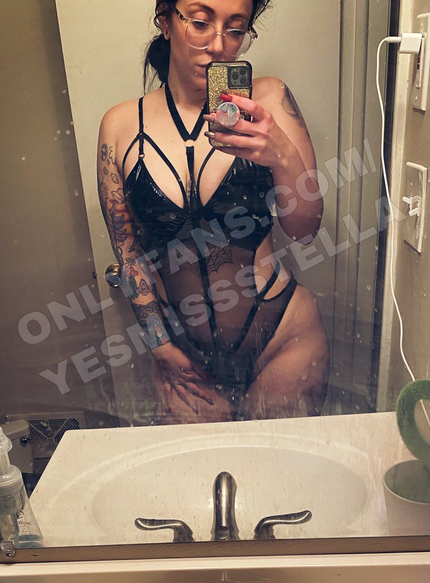 yesmissstella's tweet photo. Caught a ban on my main account. 

Subscribe to my free onlyfans and send big tips to distract me 

( Findom Femdom Finsub ) https://t.co/QZVscbWKZL