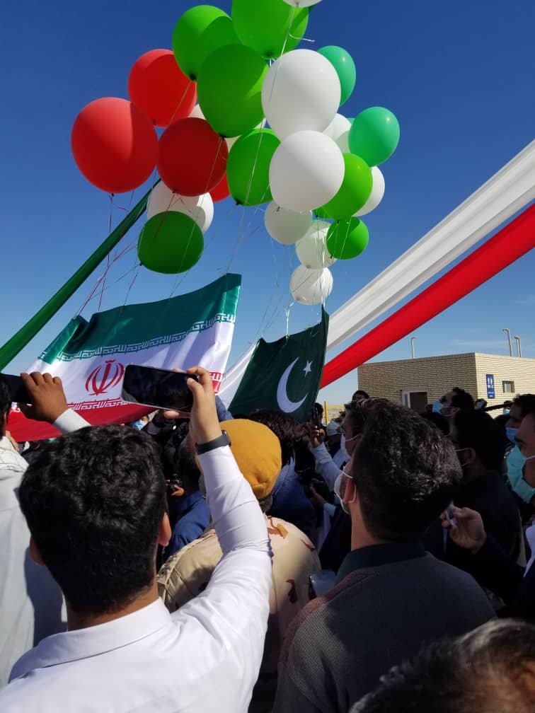 rahimhayat's tweet photo. 1 Inauguration ceremony of Pak-Iran int border crossing point at Gabd-Reemdan, halfway btw #Chahbahar &amp; #Gwadar, held today.Minister of Def Production Mrs. @zobaida_jalal &amp; #Iranian Minister for Road &amp;  Urban Development
H.E Mohammad Eslami represented respective govts. A thread: https://t.co/HwUY6zl2lc
