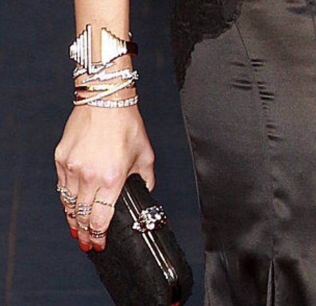 TeriDesiderata's tweet image. #JusticeForJohnnyDepp 

Hands of #AmberHeardIsAnAbuser;