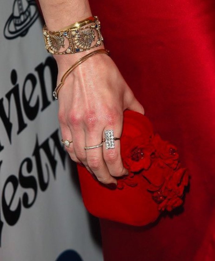 TeriDesiderata's tweet image. #JusticeForJohnnyDepp 

Hands of #AmberHeardIsAnAbuser;