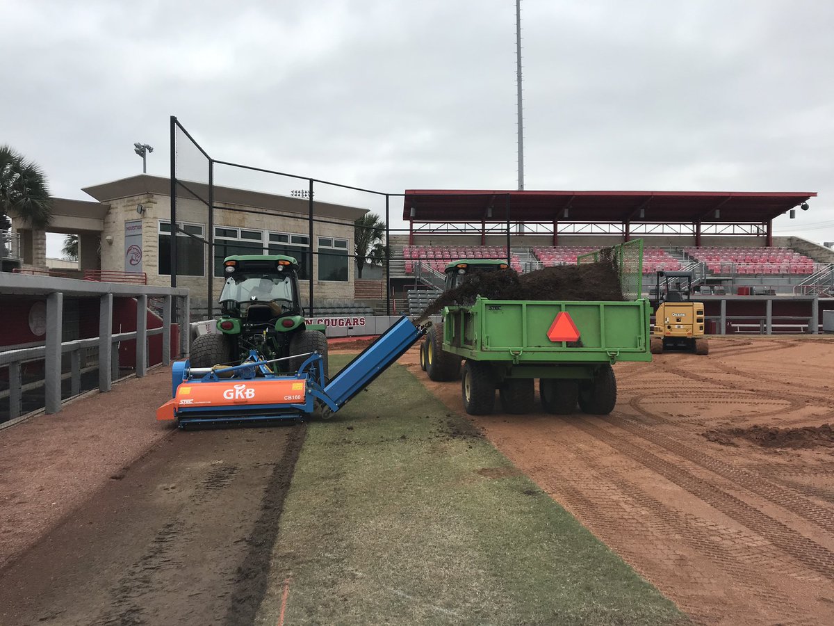 CTFieldscapes's tweet photo. Wrapped this week up with @UHCougarTurf installing @DuraEdge for Cougar Softball. A big thanks to the UH Turf Crew for letting us be a part or this project. Good luck this season! https://t.co/MgJlXOTlud