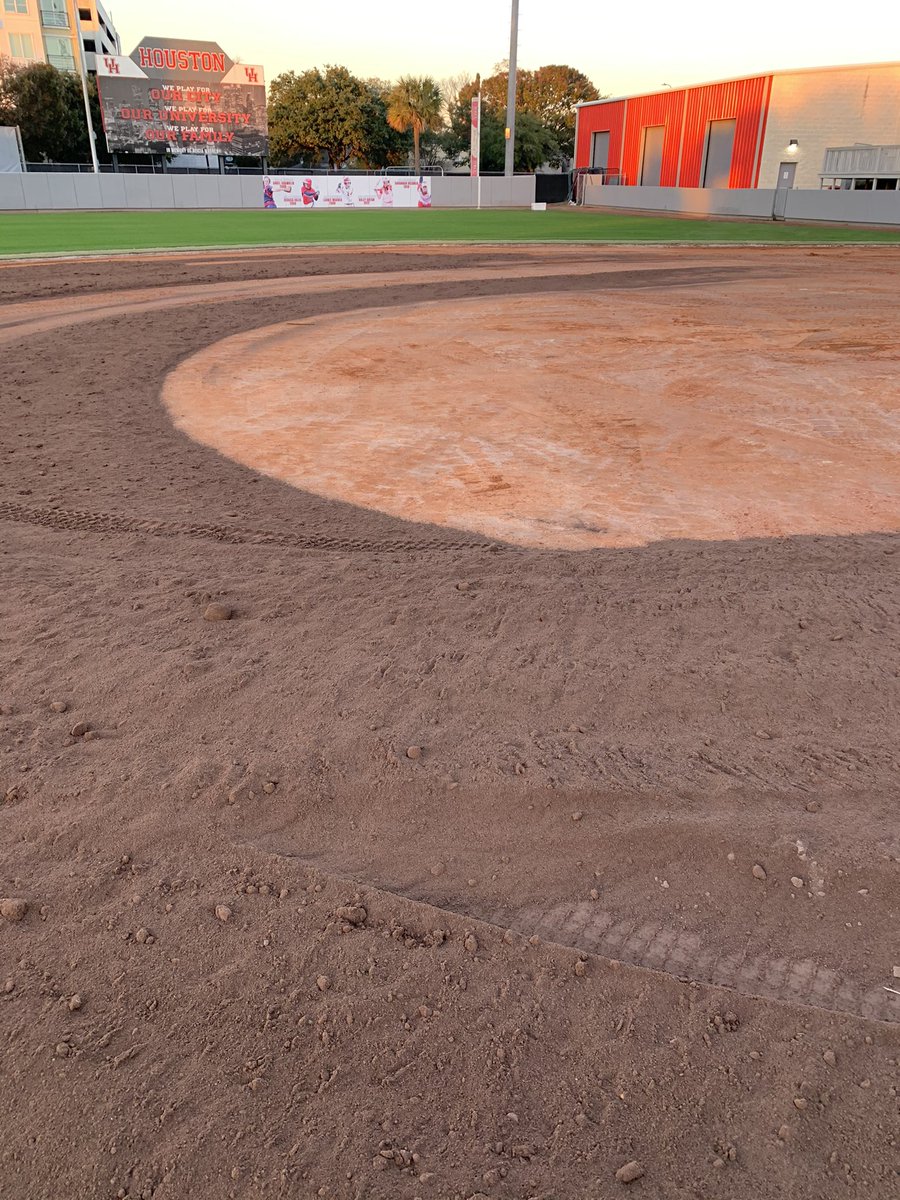 CTFieldscapes's tweet photo. Wrapped this week up with @UHCougarTurf installing @DuraEdge for Cougar Softball. A big thanks to the UH Turf Crew for letting us be a part or this project. Good luck this season! https://t.co/MgJlXOTlud