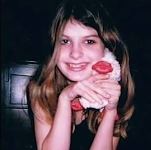 CrimesReais's tweet image. A garota que foi sequestrada e colocada em um porão por um amigo que conheceu na internet: