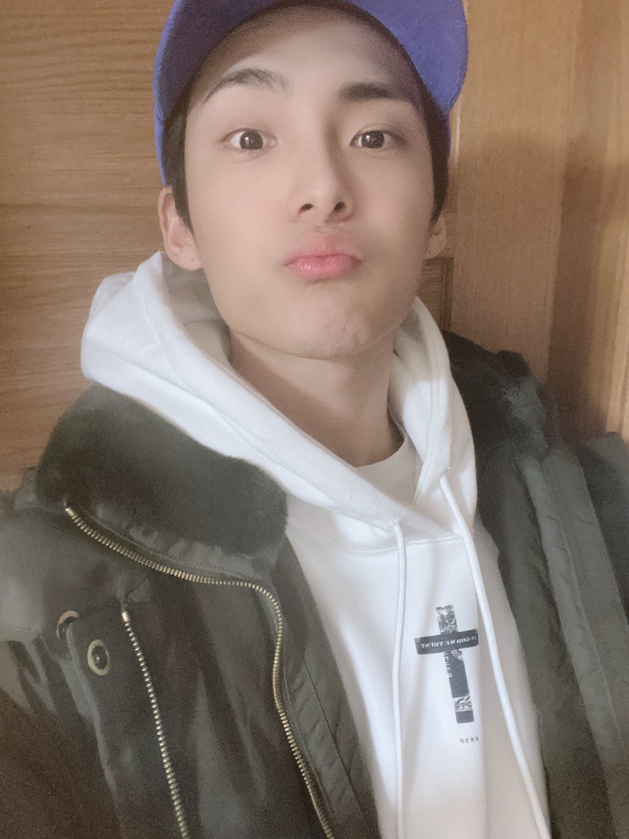 official_ACE7's tweet photo. [#에이스_준]
우리 초이들 다들 잘 준비 끝났나💕
에헴😎💕 보고싶네잉
#ACE #에이스 #CHOICE #초이스 https://t.co/J4Nqy6E4Ep