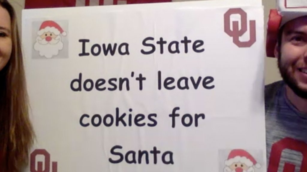 CollegeGameDay's tweet photo. Santa deserves better than this 😂

#GameDaySigns https://t.co/f0OH3wqsMs