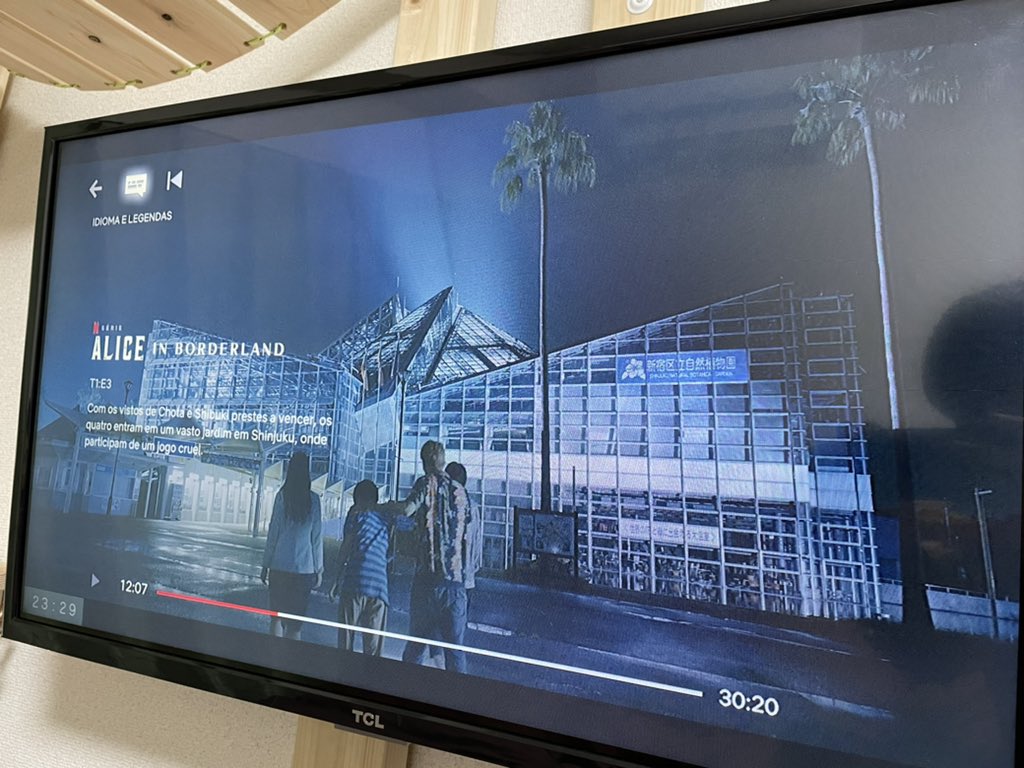 Xigemoto しげもと 今際の国のアリス 第3話で 新宿区立自然植物園 として出てくるこの施設は 大阪市鶴見区の 鶴見緑地 内 咲くやこの花館 です 年で30周年になりますので ぜひ足を運んで見てください ぼくの地元です これ言いたかっ