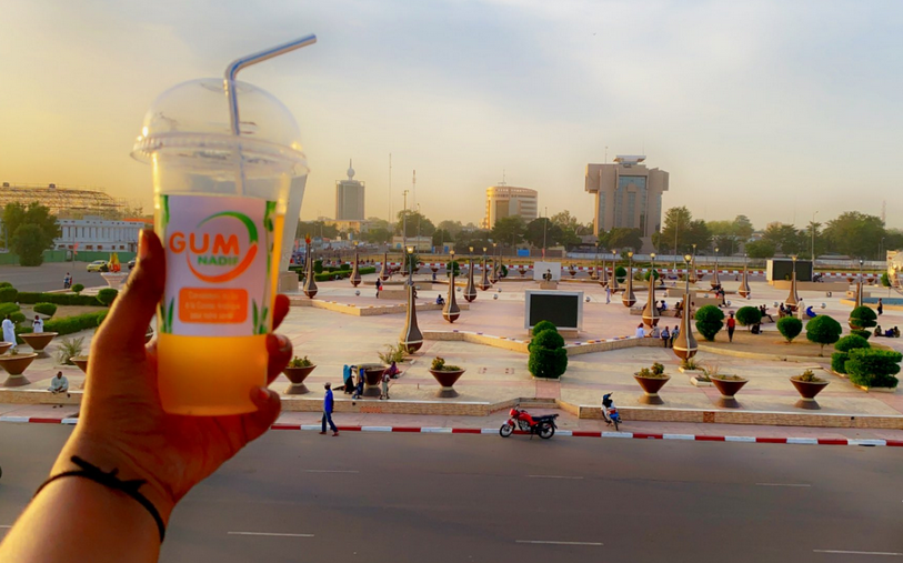 fortius0's tweet photo. @BouchraAht, c'est la plus belle photo pour promouvoir tes produits...
N'Djaména et ses symboles : sa place de Nation, sa tour de la BEAC, celle de la CNPS, celle de Télé Tchad et enfin ses jus @GumNadif
Photo : @bech_mht https://t.co/lxMyvn3pWK