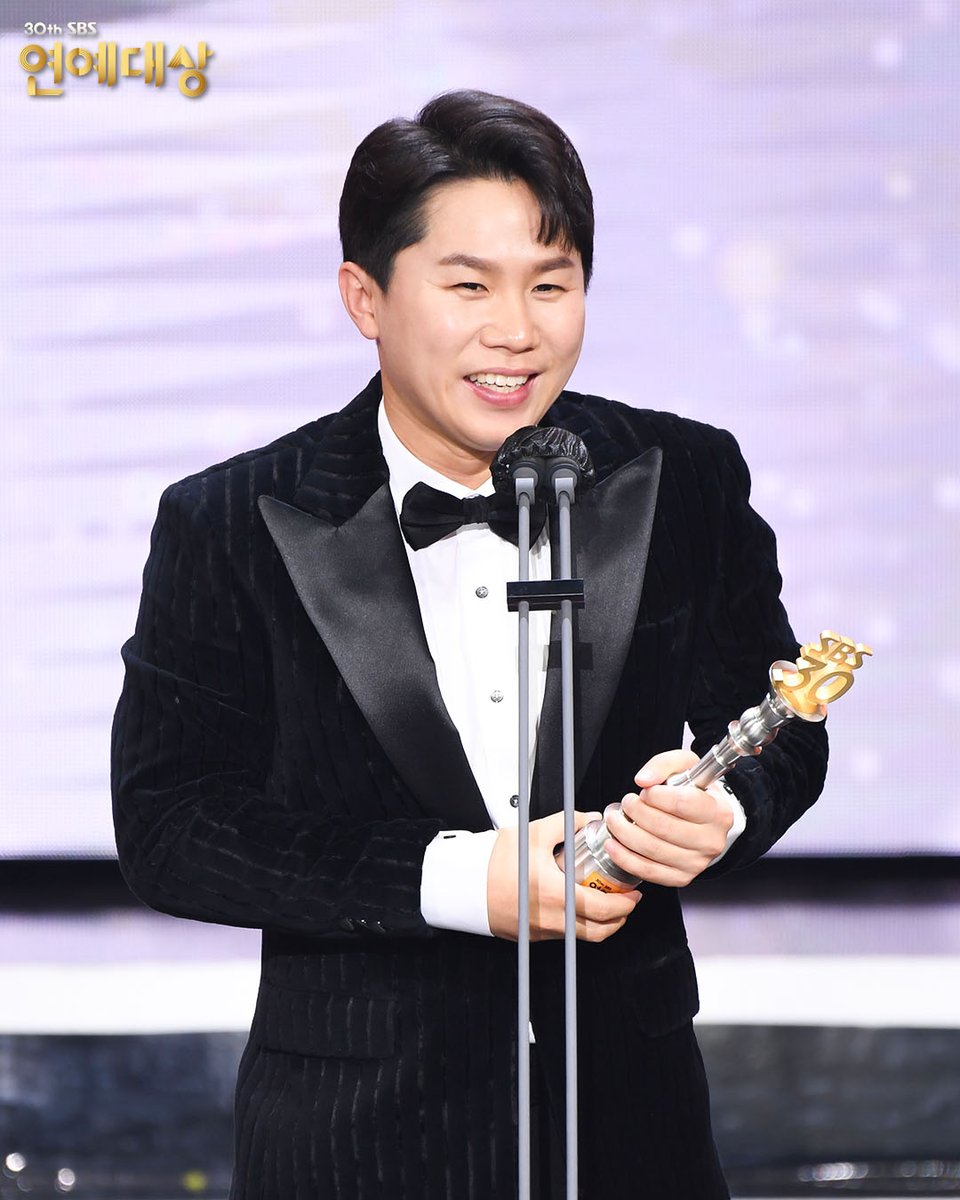 SBSNOW's tweet photo. <2020 SBS 연예대상>
현장포토📷
프로듀서상🏆 #양세형 

#SBS연예대상 #SBSEntertainmentAwards #SBS예능 #SBS30주년 #SBS30th #연예대상 #2020연예대상 #프로듀서상
#집사부일체 #맛남의광장 https://t.co/4YgFPDcOv1