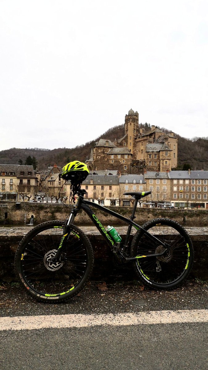 dimitridiastra's tweet photo. @GaetanFinot38 @HT_Glt @Guill500 @DInfos @TourismeTarn @ChateauEstaing @LaCouvertoirade @AgorapolFr @Antonius215 @gigiann14 @BulsaMarie @MDC4122 @CDessinatrice Mon bel Estaing bien sûr ! 🏞️🏰

Photo prise à l'instant 📷🚴 https://t.co/OJiPQri5iv