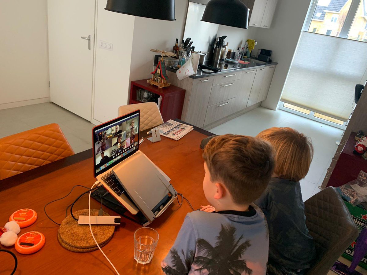 BjornLugthart's tweet photo. Vandaag hadden we een super geslaagde digitale meeting met Rijswijkse jongeren. 

We vroegen hen wat voor activiteiten de Gemeente Rijswijk kan organiseren voor jongeren tijdens de lockdown. Want veel jongeren vervelen zich nu er weinig te doen is. 

Bedankt allemaal! #Toppers! https://t.co/4Lqygl7mVa