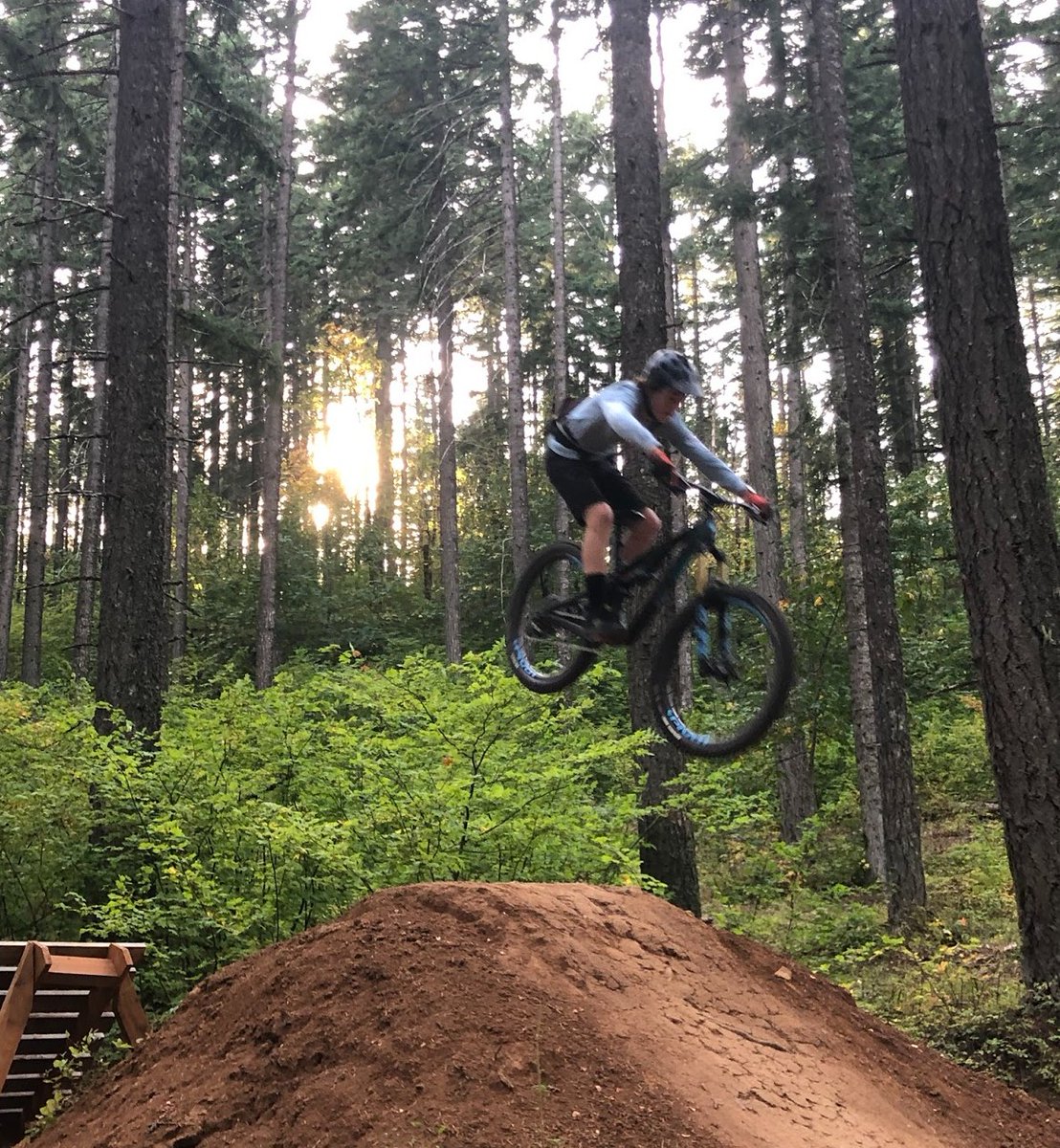 HandlebarJack's tweet photo. Flying into Saturday. #mountainbikerdoit #ride #letsride #mb #trailriding #handlebarjack #cyclingaccessory #mountainbiker #mountainbikeaccessories https://t.co/5SGoZ4V4Bx