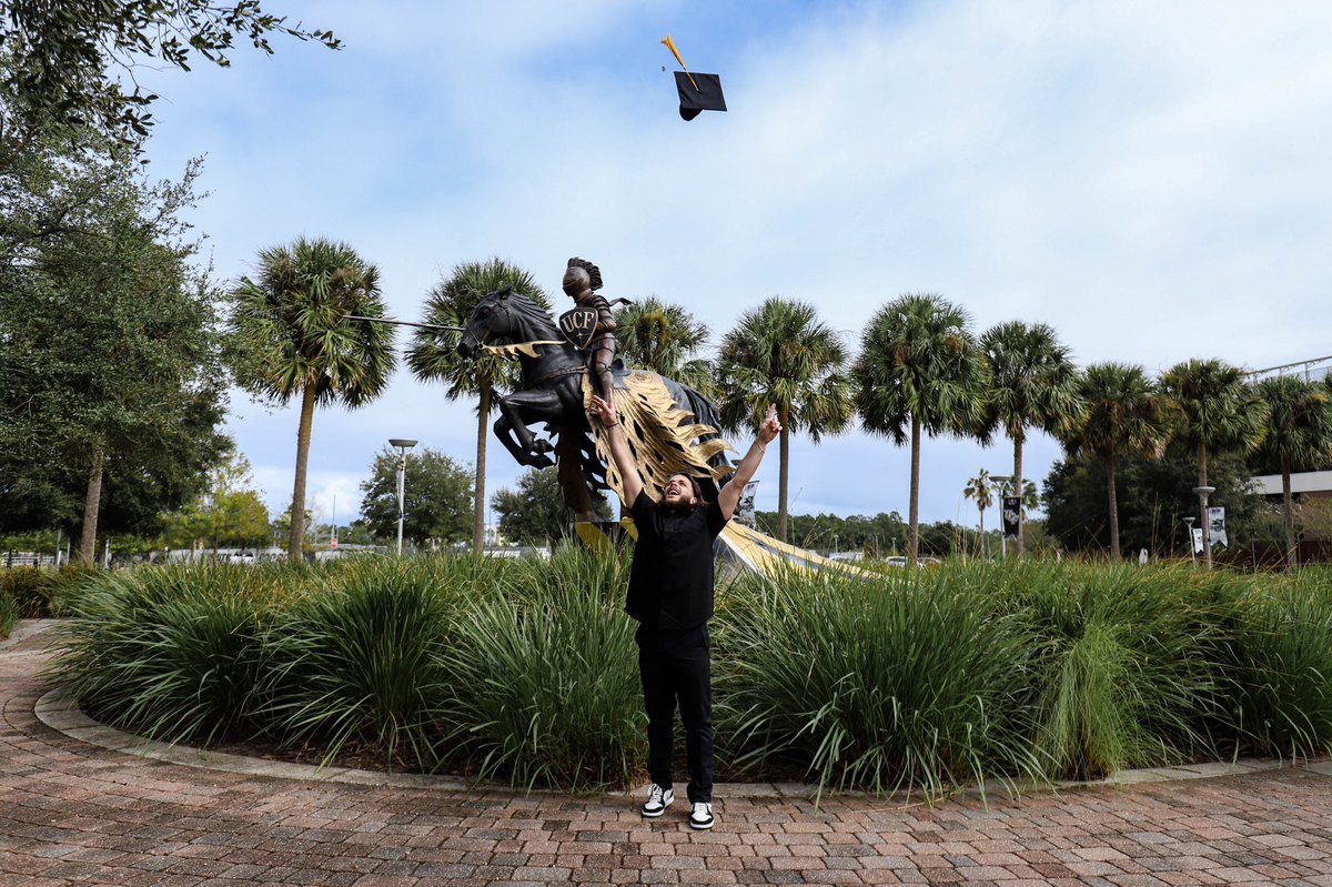 ChristianBorak's tweet photo. 👨‍🎓 onto chasing my dreams! This one for you my brother. 🕊🤞 #LongLiveT https://t.co/LRpirmj4Dg