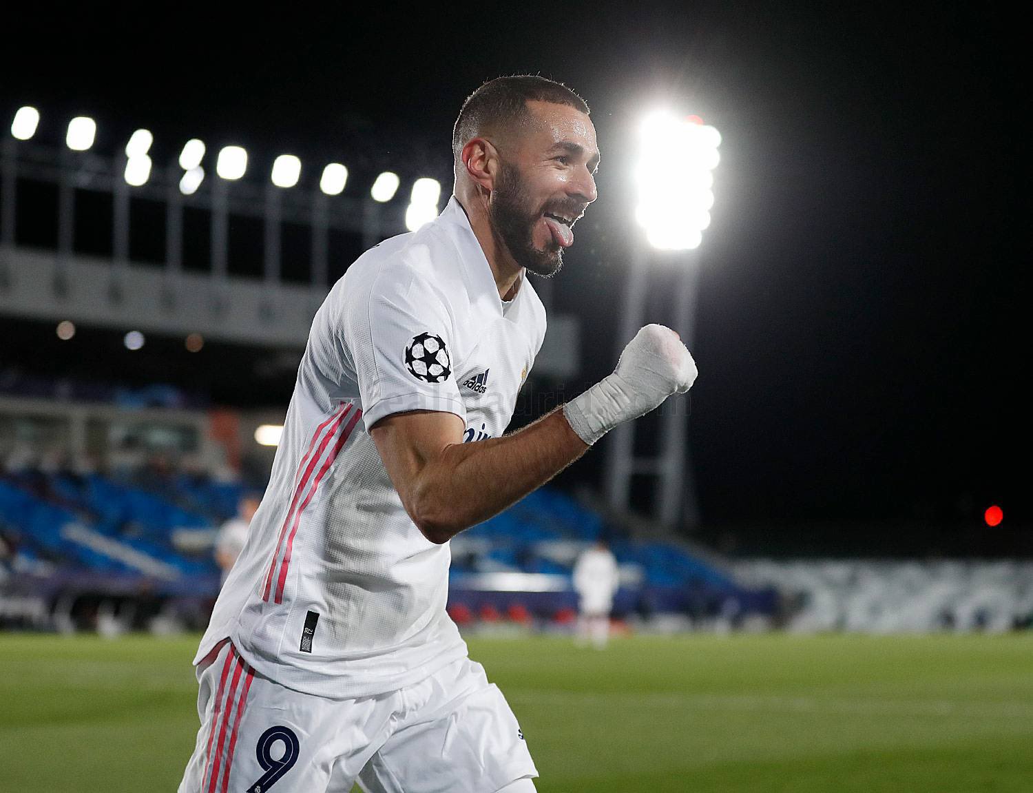 Happy birthday to Real Madrid striker, Karim who turns 33 years old today!  Bon anniversaire, Karim!   