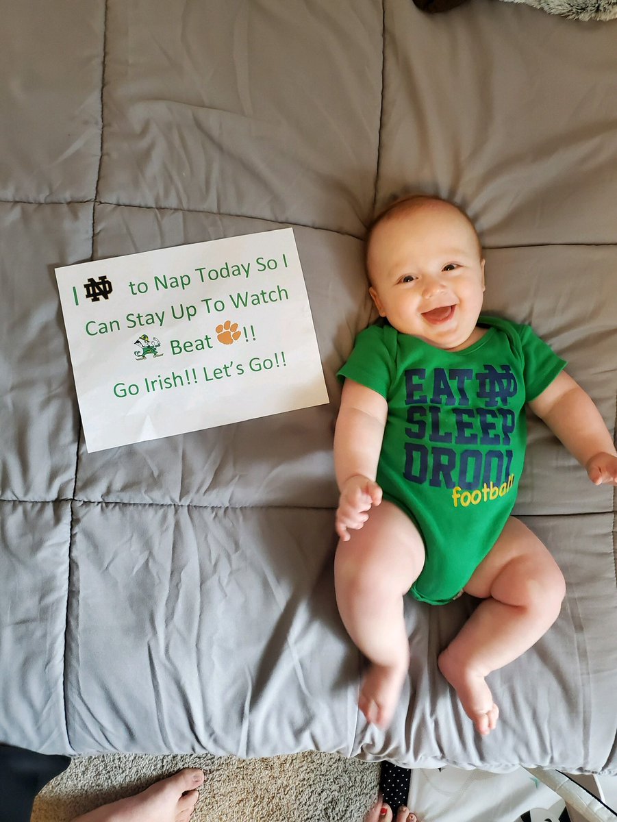 jasonberchtold8's tweet photo. #gamedaysigns @CollegeGameDay #GoIrish https://t.co/UsHCSyDp2F
