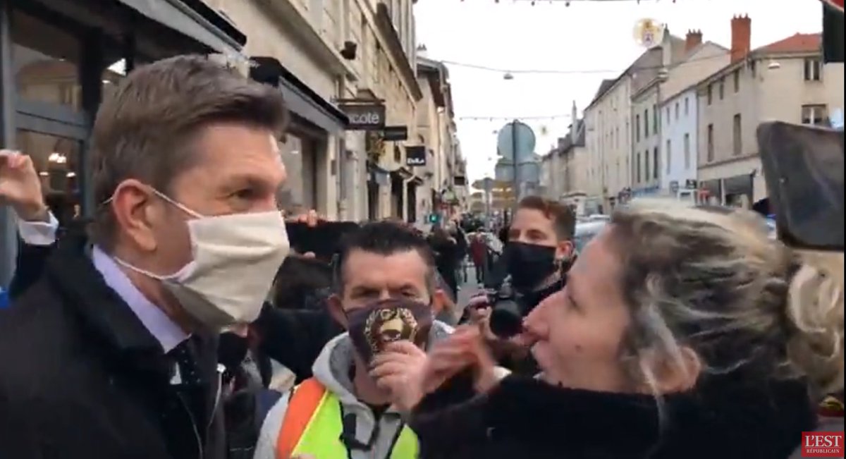 lestrepublicain's tweet photo. 📽️ Échange musclé entre le maire de #Nancy Mathieu Klein et les Gilets Jaunes en plein centre-ville : '‘Vous aidez les commerçants à payer les rentiers’’ ▶️ https://t.co/aV4asLtaqU
#GiletsJaunes #GiletJaunes @GiletsJaunesFr_ @GiletsJaunes_FR #MathieuKlein #Manifestation https://t.co/5It4TNVNYo