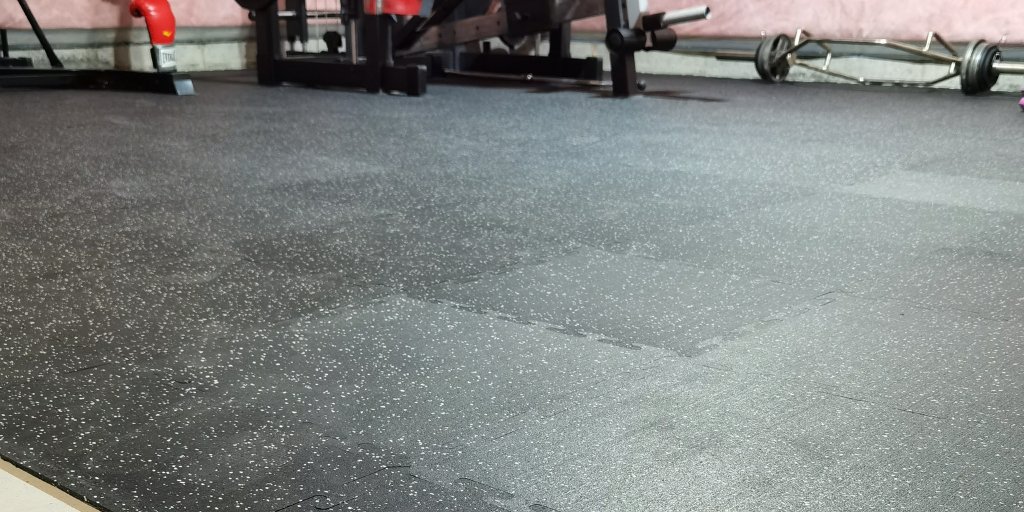 EasytileF's tweet image. Build your own #homegym with a soft-impact #recycledrubber flooring!  The #EASYtile Activity Tile interlocking floor tiles are easy-to-install and will provide cushioning support for gym equipment, and improves ergonomic support of joints for floor exercises!
#gymlife #homegym