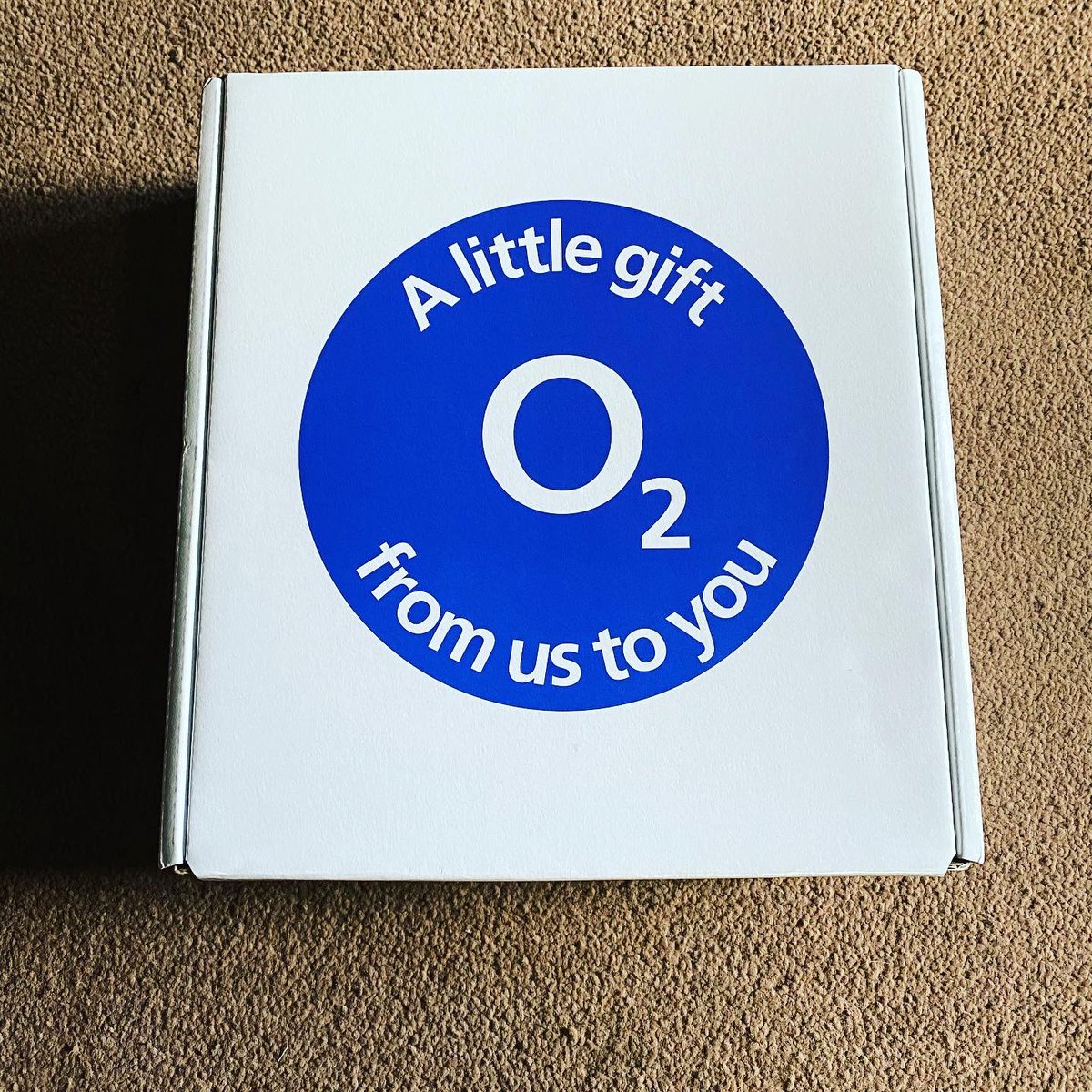 Emz1978uk's tweet photo. Thank you @O2 for my surprise gift... 💙 #O2Christmas https://t.co/JaHiG4IM6G