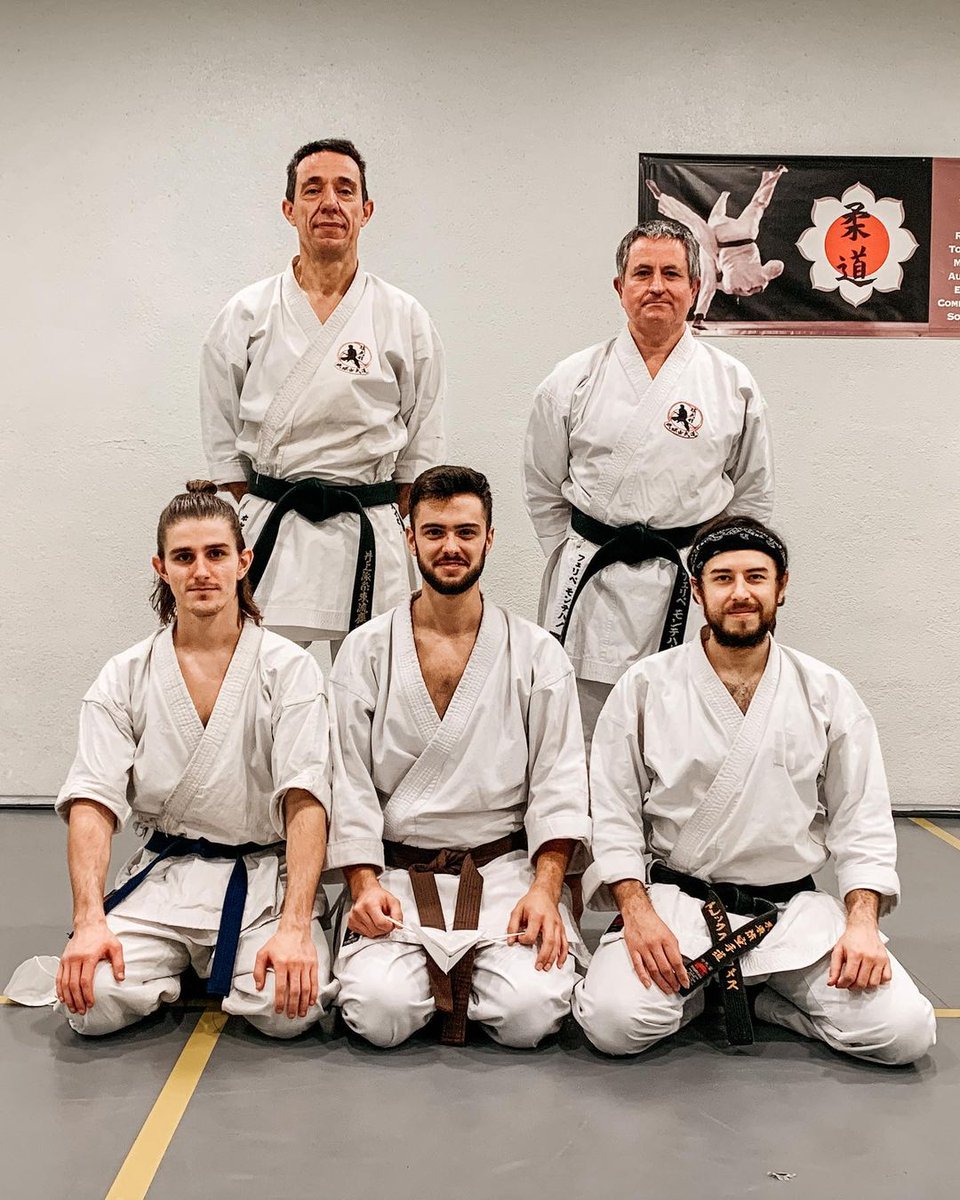 karatepalau's tweet photo. Y aquí tenemos a los compañeros que aprobaron el exámen de grado el pasado miércoles, enhorabuena a los tres!
Pero no os penséis que ya tenéis todo hecho...esto acaba de empezar amigos!! #karate #Training  #blackbelt https://t.co/ufDHfm3TYQ