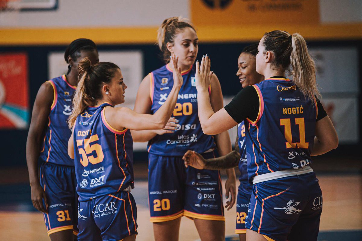 Gabyocete5's tweet photo. Semana larga.. con muchos partidos y viajes... no ha acabado como queríamos pero hay que seguir!! 💪🏼💪🏼💪🏼 #juntas #team 📸 @sanacosta_ https://t.co/5xXm1O8QIU