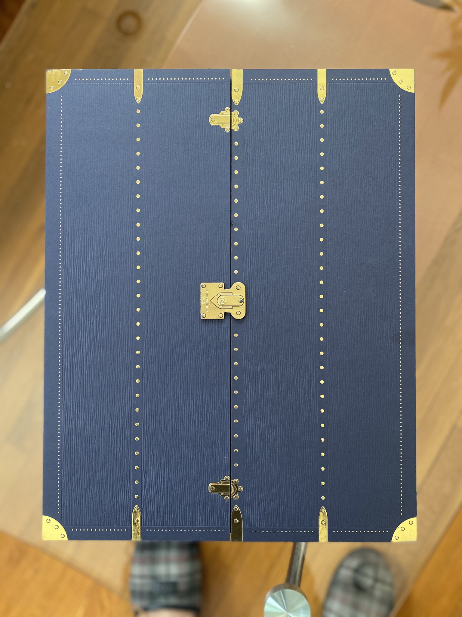 What now? 🌻🇺🇦 on X: Once again, @LouisVuitton outdoes its luxury brand  competitors with this spectacular advent calendar Xmas gift. Folks, it's  made out of SOLID WOOD much like their classic trunks!