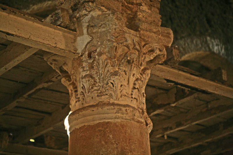 L'Omeyyade Abou al-Mouhajir Dinar fut le fondateur d'une des plus anciennes mosquée du maghreb dans la ville de Mîla avec de nombreux matériaux antiques (chapiteaux ornementaux, colonnes et cetera)