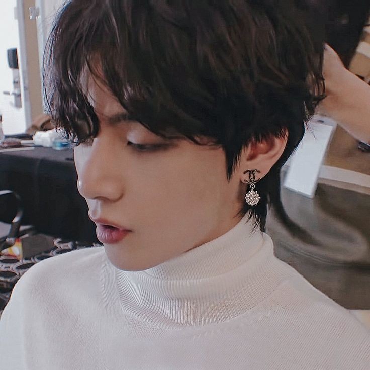 his side profile is so beautiful