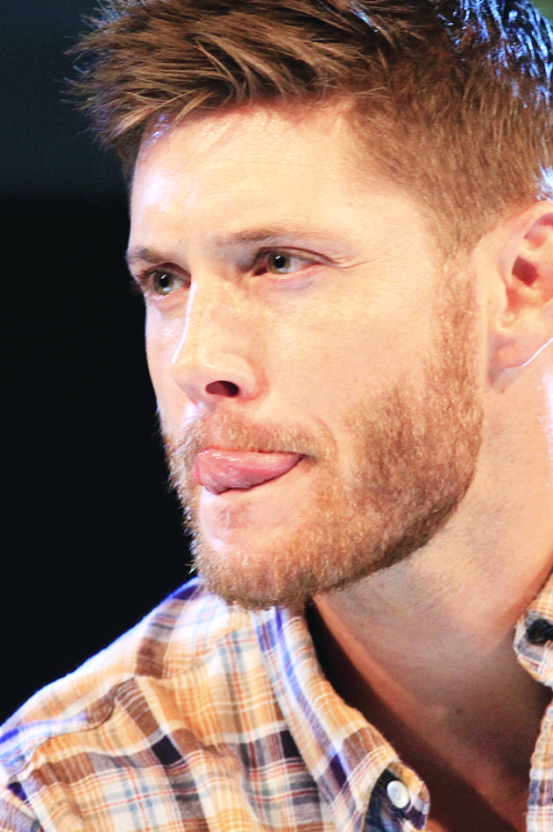 Dean Winchester/Jensen Ackles as puppies. The thread.