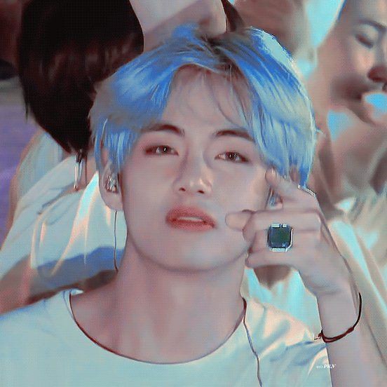 kim taehyung , r u even real ? 