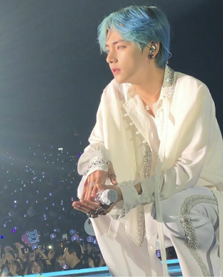 kim taehyung , r u even real ? 