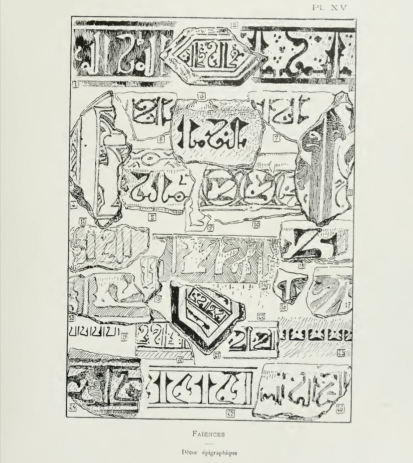 Les décors civilisationnels étaient multiples et les temoins de l'histoire ont su montré la grandeur de cette dynastie, ils ont repandu ce qu'on appelle de nos jours le zellige (la mosaique, la faïence) et d'autres motifs:[ref/ poteries et faïences de la Qalaa des Benî Hammad]