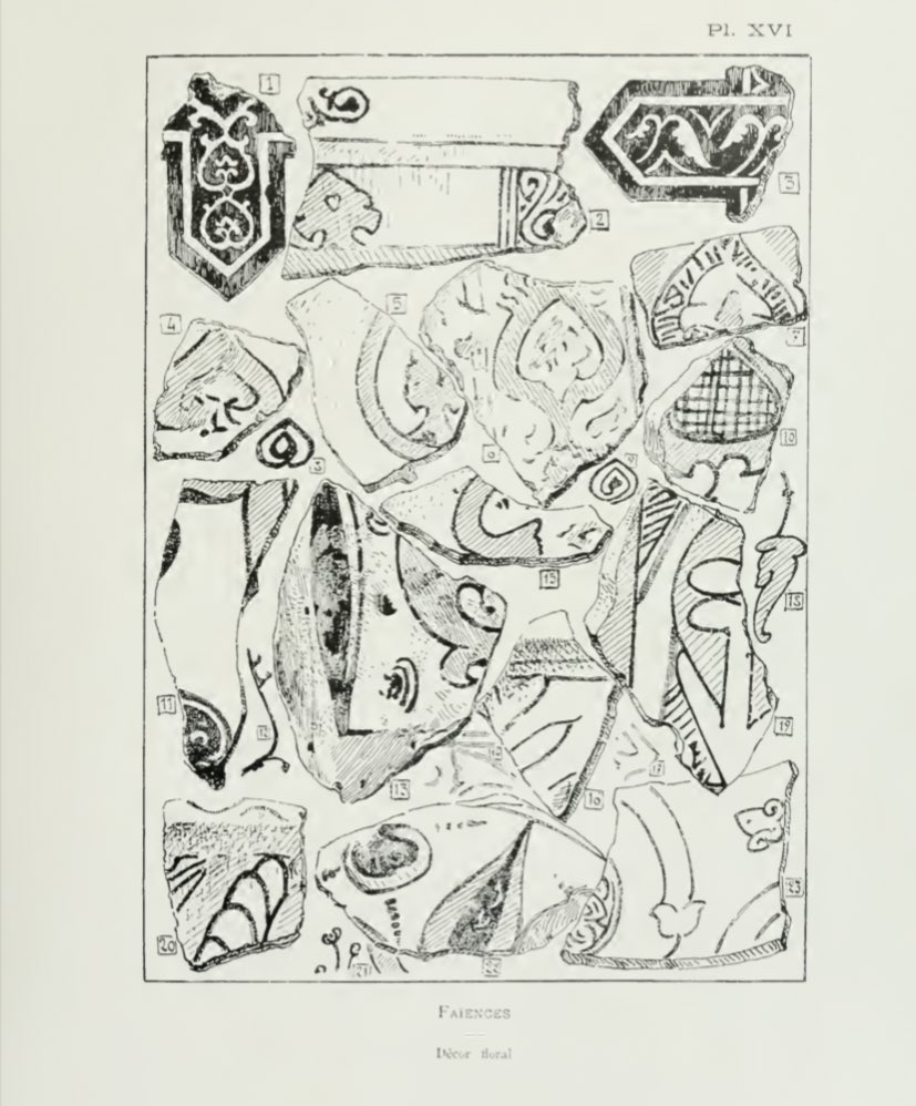 Les décors civilisationnels étaient multiples et les temoins de l'histoire ont su montré la grandeur de cette dynastie, ils ont repandu ce qu'on appelle de nos jours le zellige (la mosaique, la faïence) et d'autres motifs:[ref/ poteries et faïences de la Qalaa des Benî Hammad]