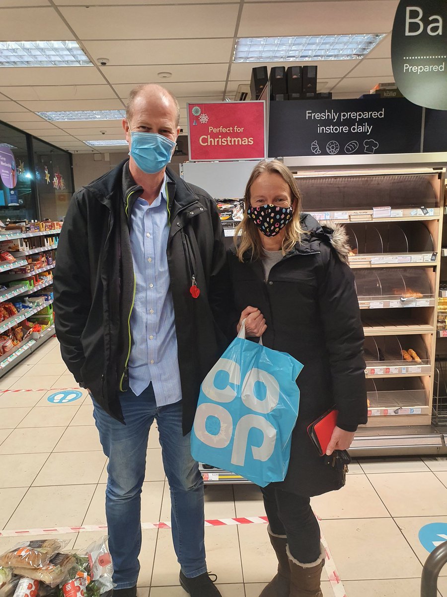 PearnEmma's tweet photo. Spreading a little christmas cheer with our well deserved loyal customers who brighten our days at PFS Botley @NigelWicks @JulianRickman2 #ItsWhatWeDo https://t.co/HBmghuFjG3