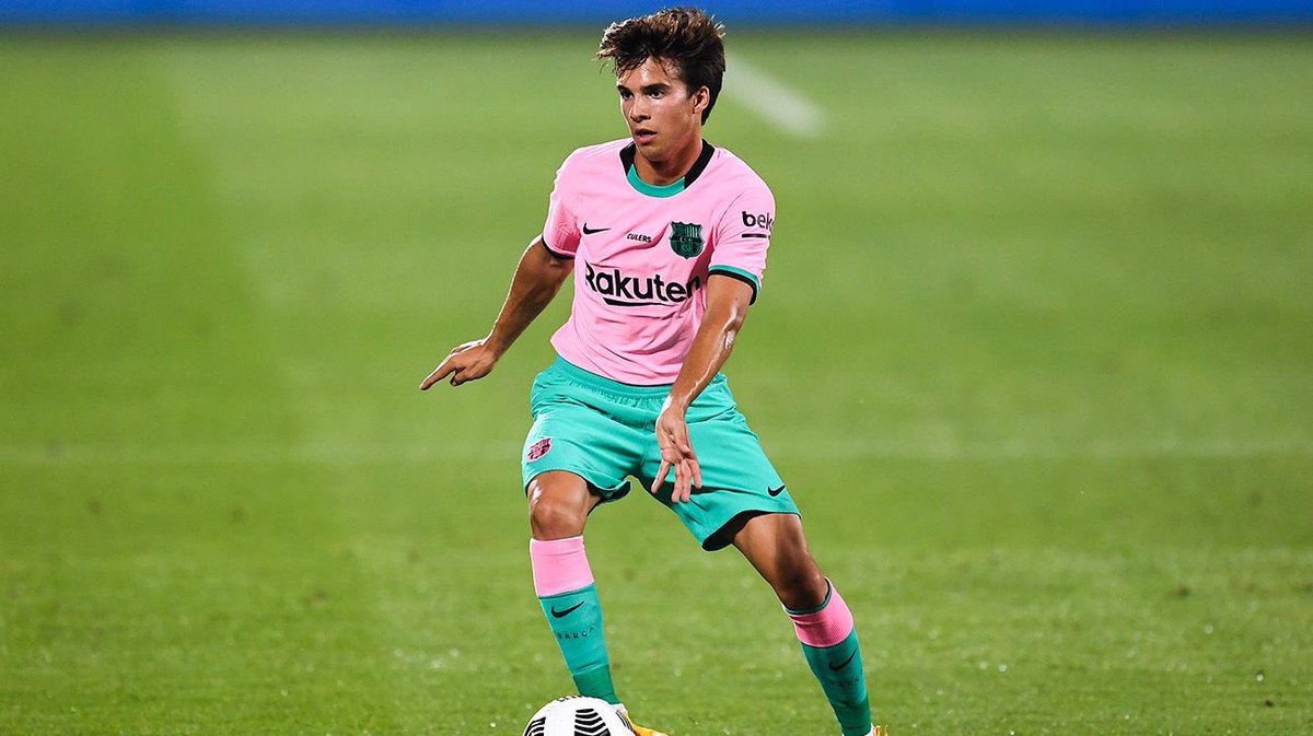 BlazquezFont's tweet photo. El partido de hoy está, otra vez más, perfecto para jugadores dinámicos como Riqui Puig, pero claro, entrena muy mal en comparación a todos sus compañeros... Imagino que Coutinho debe entrenar como los ángeles. #FCBarcelona https://t.co/W7l1c6jhS8