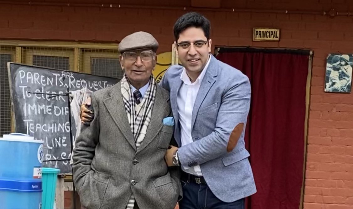 The man is *Mr. Seru*. My first school principal. We share an undying bond. It was when he called me up a few weeks ago, that I decided to visit the vale. His words “I want to see you in person before I close my eyes”. That did it. #Kashmir9/n