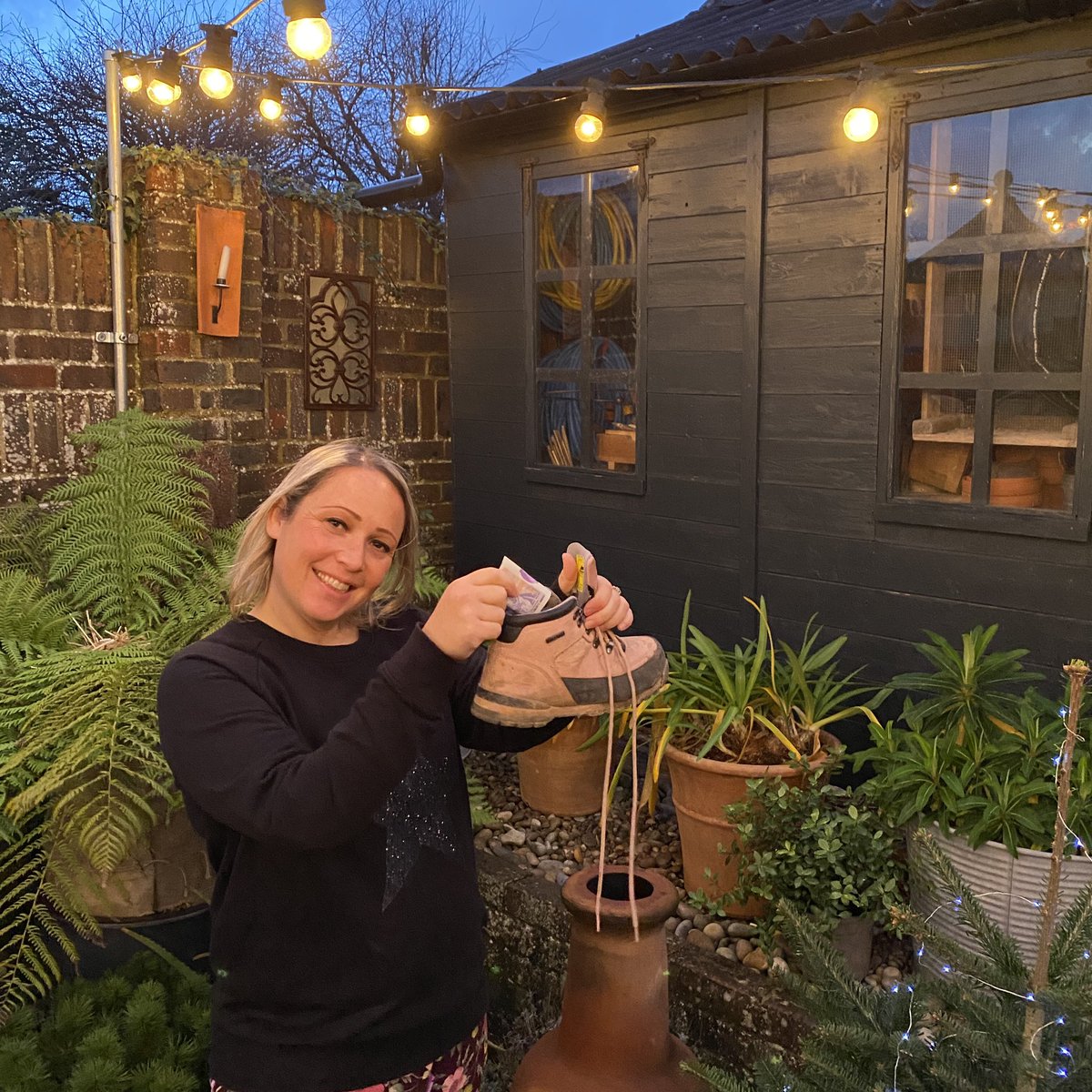 Thanks @FisherTomlin for passing the boot. I’m helping Fill <a href="/PerennialGRBS/">Perennial</a> boot for Christmas - donating to #HortAid20 raising funds to help people in horticulture. I’m passing the boot to <a href="/EPGD181/">Emma Page</a> <a href="/BurnhamLandscap/">Burnham Landscaping</a> and <a href="/Oxfordplanters/">oxfordplanters</a>