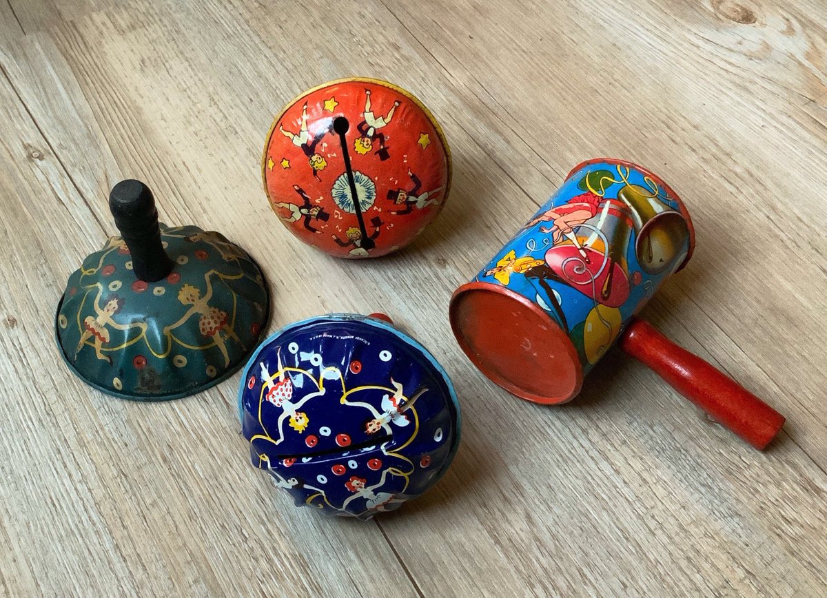 LadybugsTwo's tweet image. Vintage Noisemakers, Kirchhoff, US Metal Toy, Tin Litho, Show Girls, Clapper Bell, Mid Century Collectible, New Years Eve, Party Revelers #etsy #birthday #blue #newyears #yellow #woodenhandles #clapperbell #showgirls #kirchhoffnoisemaker #newyearseveparty etsy.me/2WsLoNp